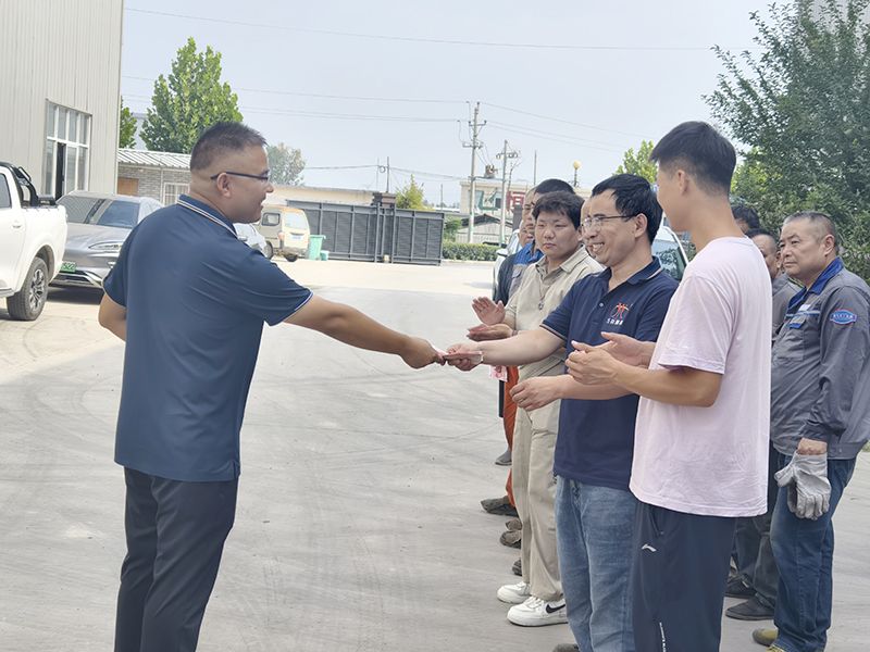 我們比不了河南礦山，但是，我們可以努力學(xué)習(xí)人家，把涼氣送到一線(xiàn)去
